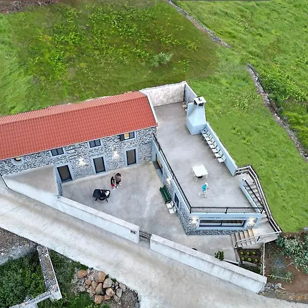 Casa De Pedra Al 度假居 *